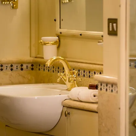 Borgo Storico Seghetti Panichi Aparthotel