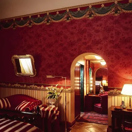 Borgo Storico Seghetti Panichi Aparthotel