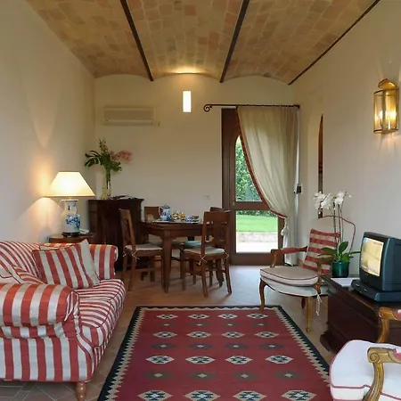 Aparthotel Borgo Storico Seghetti Panichi 4*