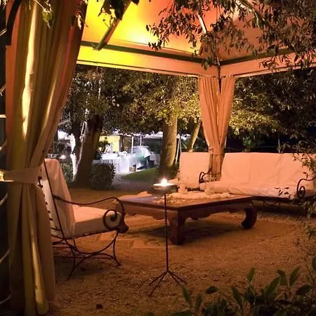 Borgo Storico Seghetti Panichi Aparthotel