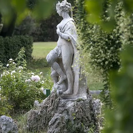 Borgo Storico Seghetti Panichi Aparthotel