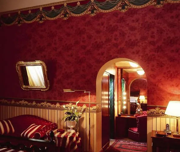 Borgo Storico Seghetti Panichi Aparthotel