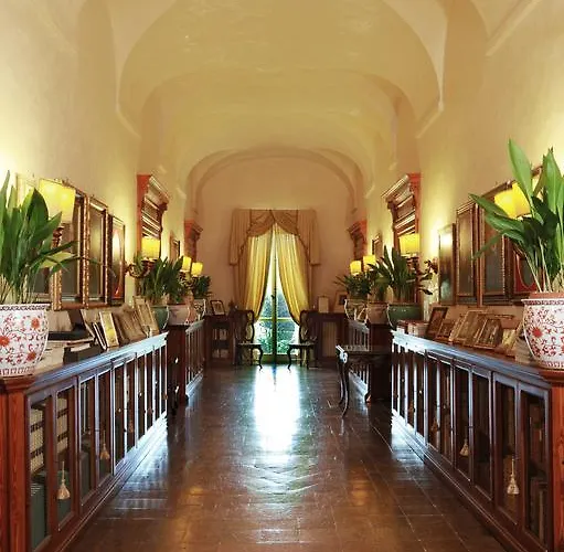 Borgo Storico Seghetti Panichi Aparthotel